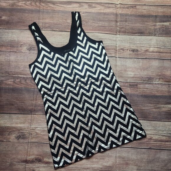 ⭐️ No Boundaries Y2K Metallic Black Silver Chevron Stripe Tank Top - Picture 4 of 9